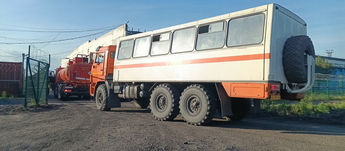 Вахтовые перевозки сотрудников автобусами и спецтехникой в Калмыково