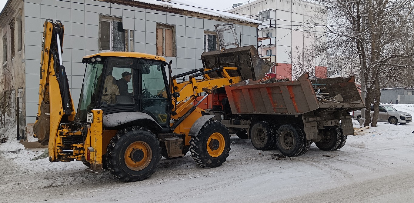 Уборка и вывоз строительного мусора, ТБО с помощью экскаватора и самосвала в Новочебоксарске